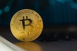 Биткоин, застрявший в паттерне с ликвидационными ловушками по обе стороны рынка