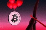 Киты активно распродают биткоин — что будет с ценой BTC