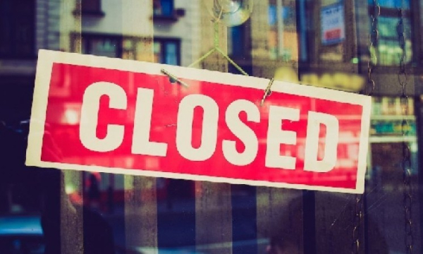 Эфир упал до 4000 долларов, BTC и XRP снижаются на фоне растущих рисков приостановки работы правительства США